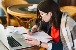 Assignment Writing Services UK vs DIY Assignments – Which Is Better for You?