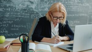 How to Write an Academic Essay That Impresses Professors (With Expert Help)
